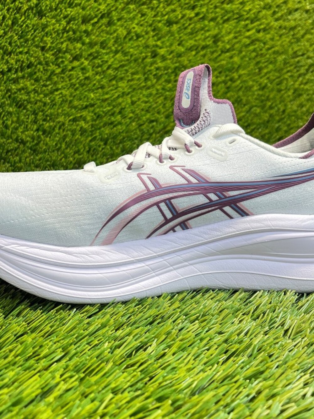 Asics Gel-Cumulus 28 Womens Size 9.5 White Purple Blue Running Shoes Sneakers - Picture 2 of 10